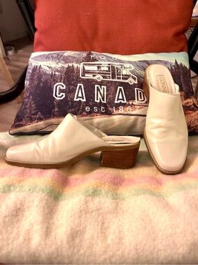 Vintage White Leather Block Heel Mule - Women's Slip-On